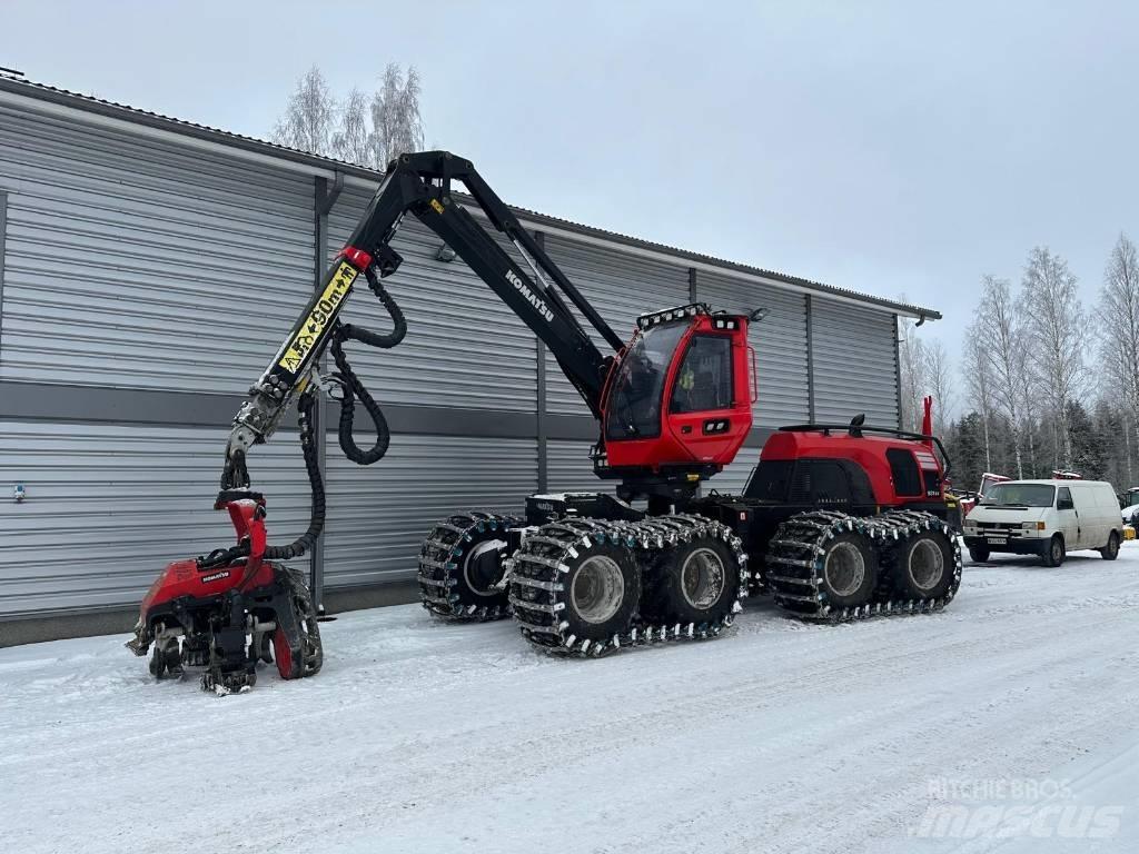 Komatsu 931 XC Betakarítók
