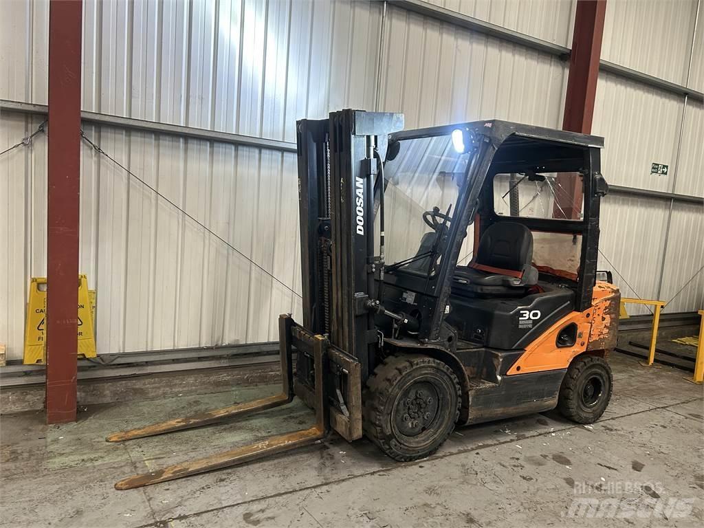 Doosan D30S-5 Dízel targoncák