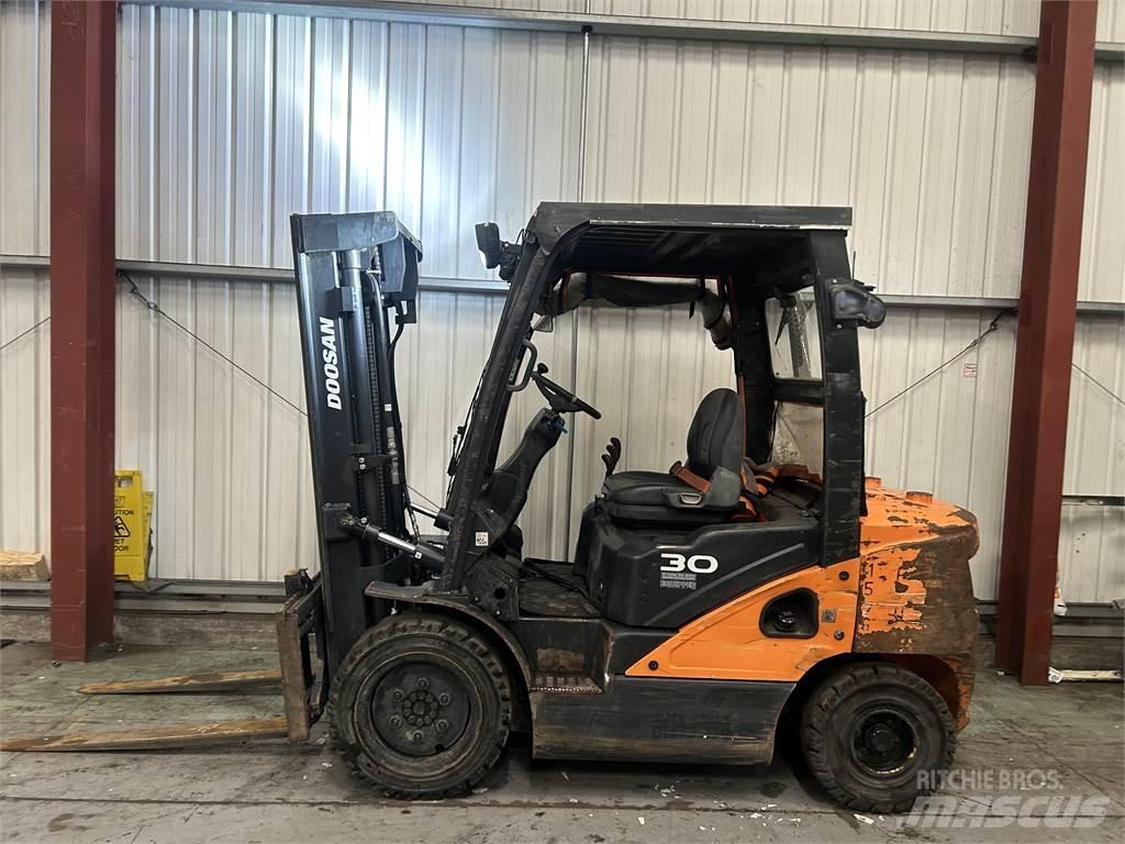 Doosan D30S-5 Dízel targoncák