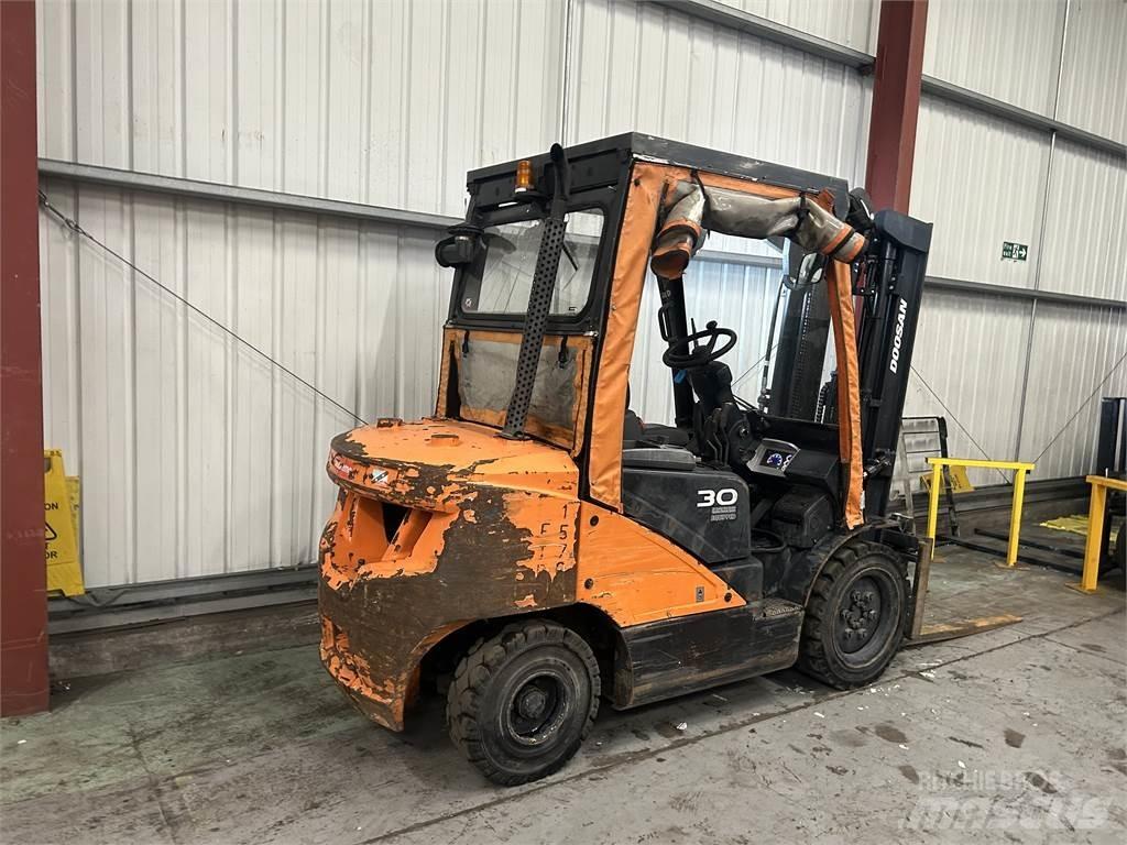 Doosan D30S-5 Dízel targoncák