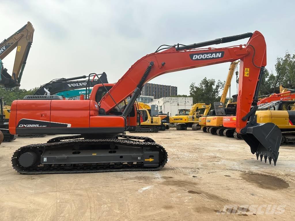 Doosan DX 225 LC-9 Lánctalpas kotrók