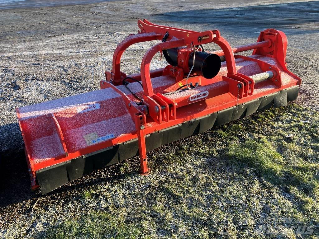 Maschio bufalo 300 Szárzúzók és fűkaszák