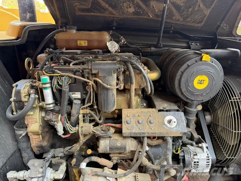 CAT TH 330 B Teleszkópos rakodók