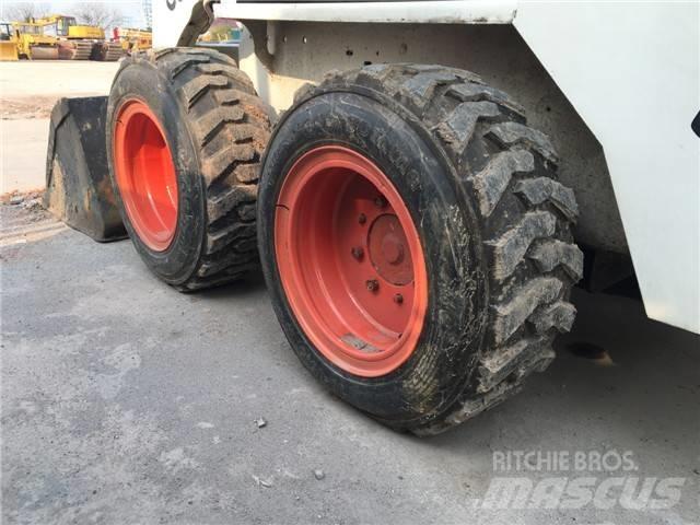Bobcat S 130 Kompaktrakodók