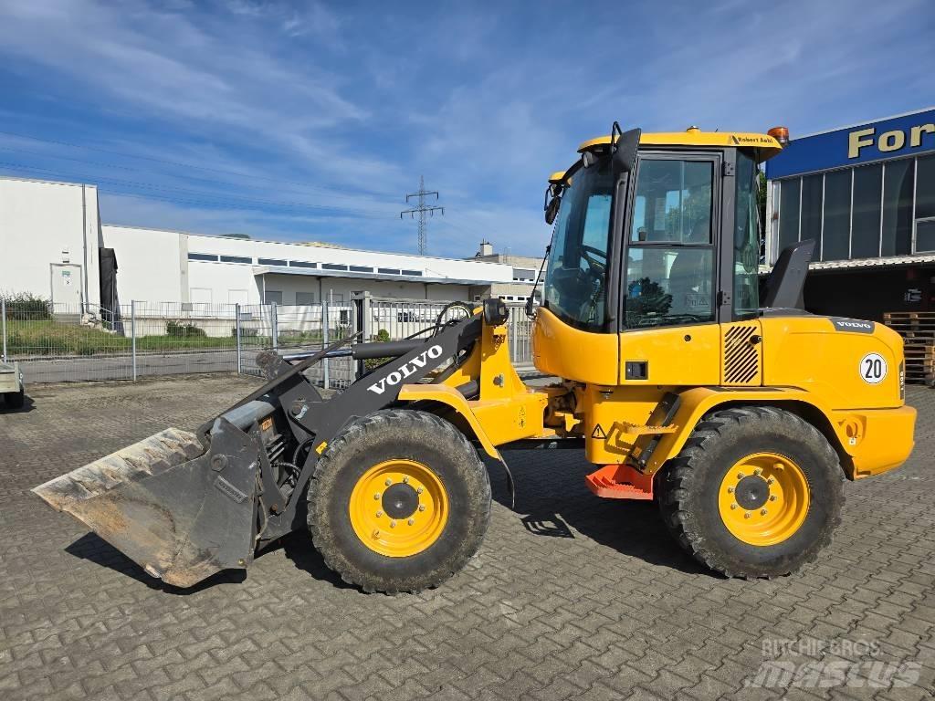 Volvo L 30 G Gumikerekes homlokrakodók