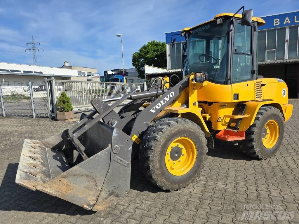 Volvo L 30 G Gumikerekes homlokrakodók