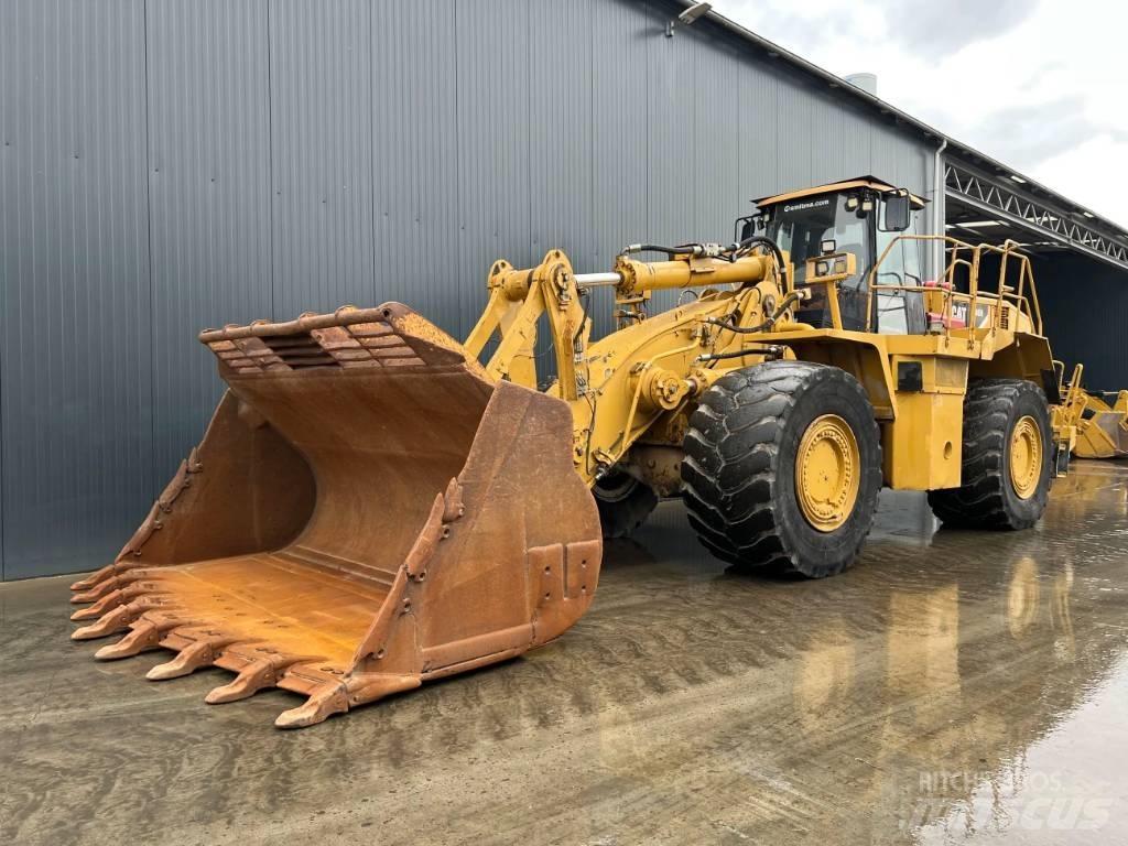 CAT 988H Gumikerekes homlokrakodók