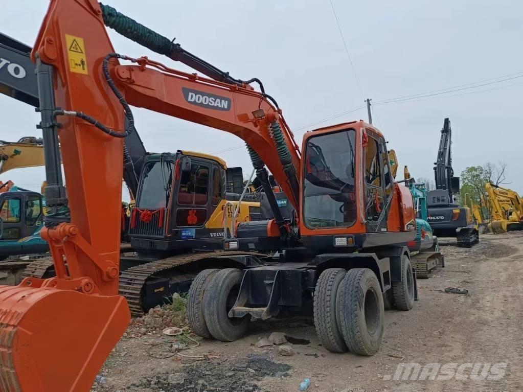 Doosan 150 W Gumikerekes kotrók