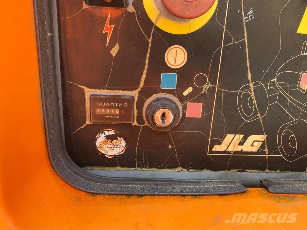 JLG 600 AJ Karos emelők