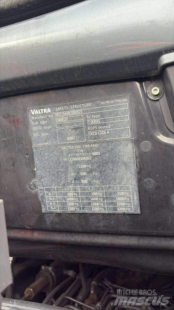 Valtra T 254 Traktorok