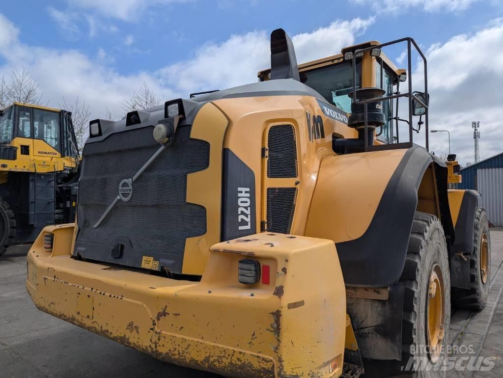 Volvo L 220 H Gumikerekes homlokrakodók