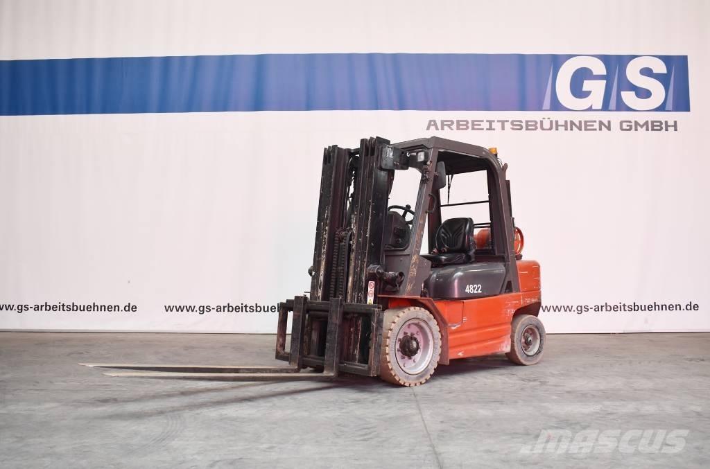 Manitou CG 30 P Gázüzemű targoncák