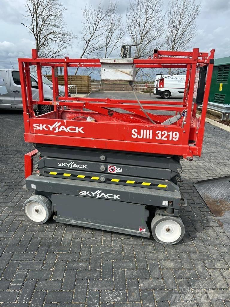 SkyJack SJ 3219 Ollós emelők