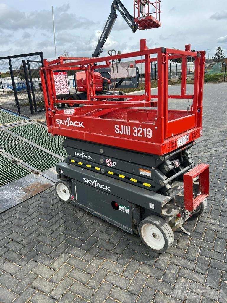 SkyJack SJ 3219 Ollós emelők
