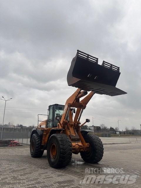 CASE 921 E Gumikerekes homlokrakodók