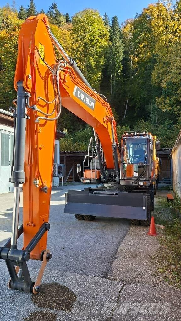 Develon DX 210 W-7 Gumikerekes kotrók