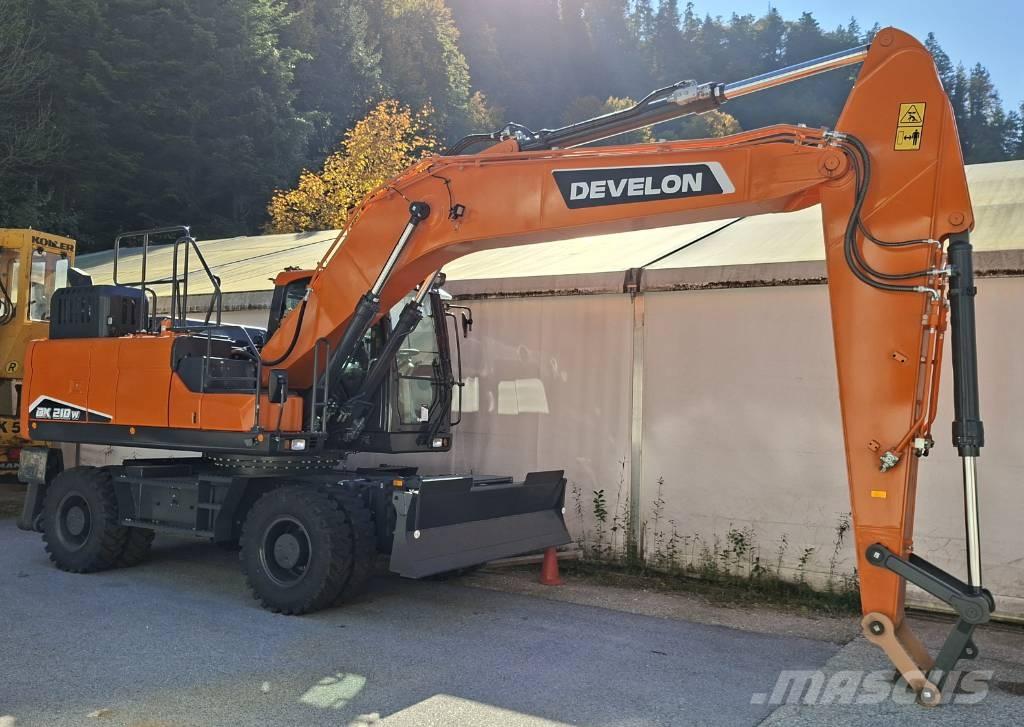 Develon DX 210 W-7 Gumikerekes kotrók