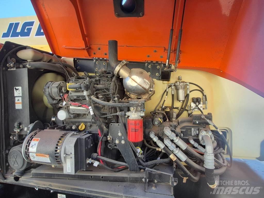 JLG 800 AJ Karos emelők