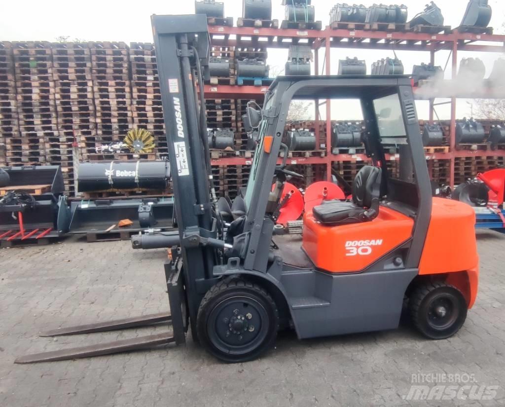 Doosan D 30 G Dízel targoncák