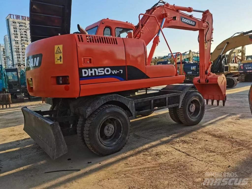 Doosan 150 W-7 Gumikerekes kotrók