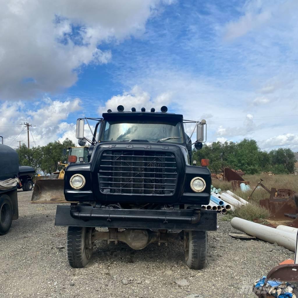 Ford 6 x 6 Vízszállító teherautók