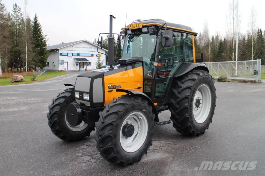 Valtra 700 Traktorok