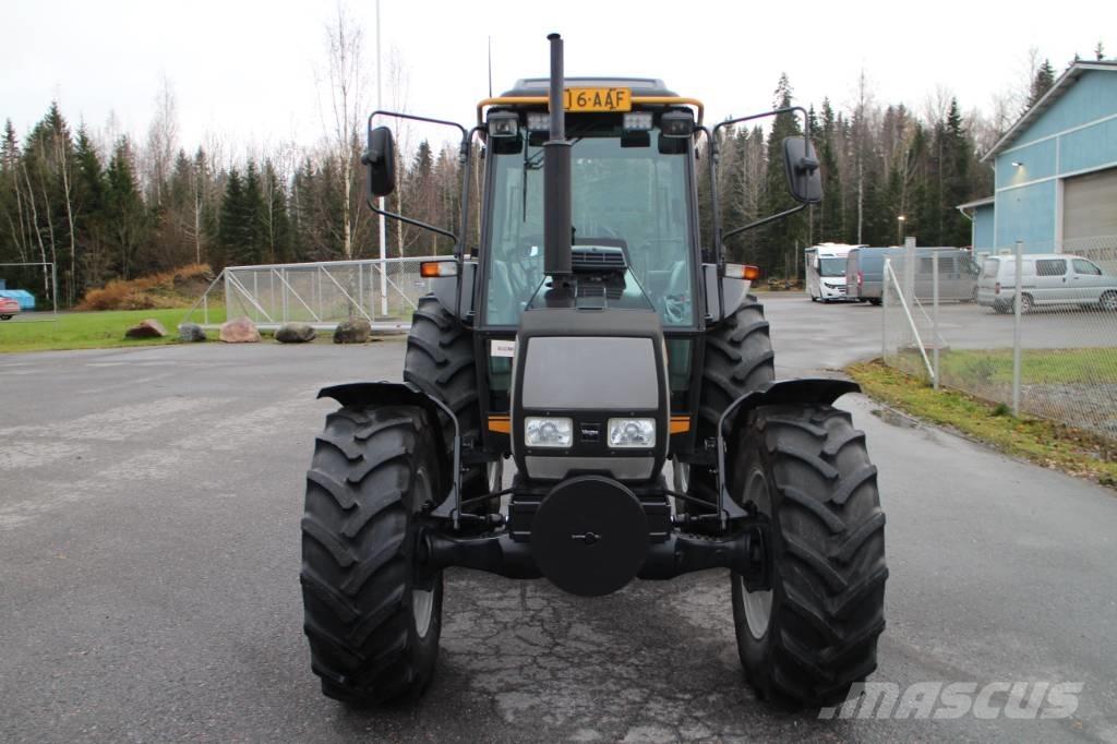 Valtra 700 Traktorok