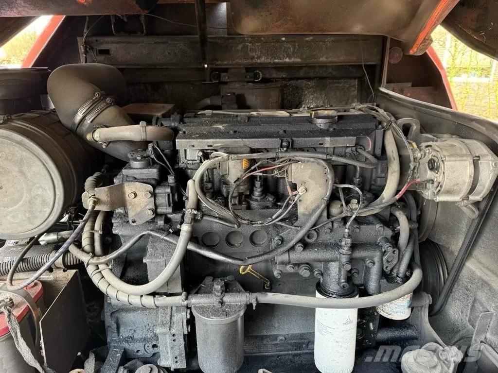 Atlas AR 86 E Gumikerekes homlokrakodók