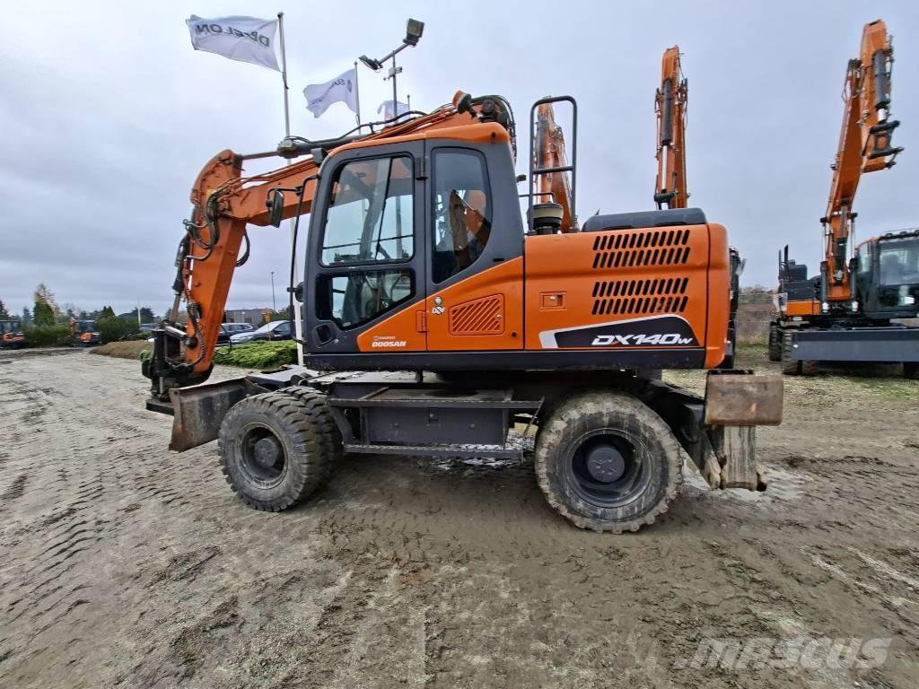 Doosan DX140W-5 Gumikerekes kotrók