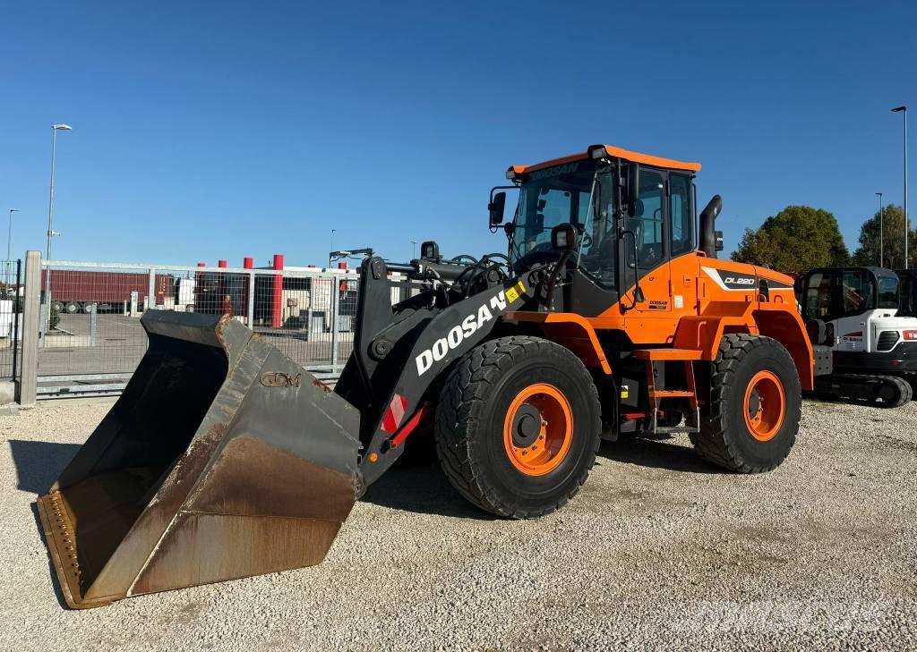 Doosan DL 220-5 Gumikerekes homlokrakodók