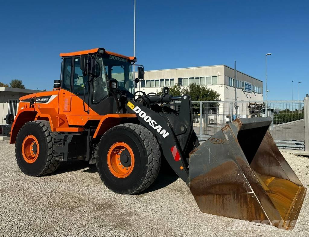 Doosan DL 220-5 Gumikerekes homlokrakodók