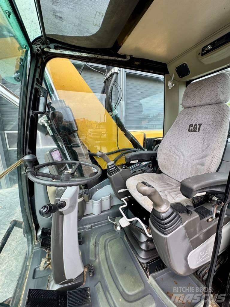 CAT M322D Gumikerekes kotrók