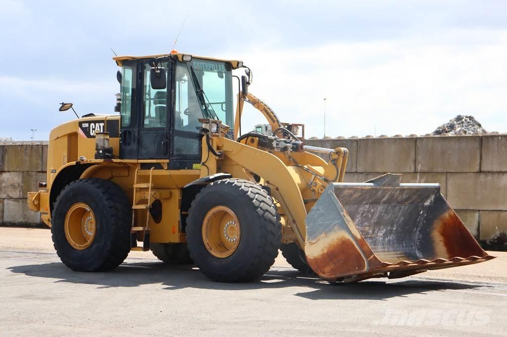 CAT 928H Gumikerekes homlokrakodók