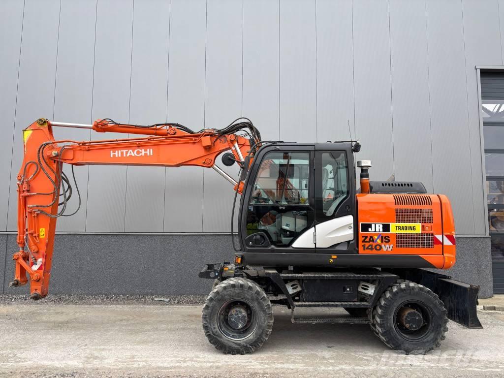 Hitachi ZX 140 W-5B Gumikerekes kotrók