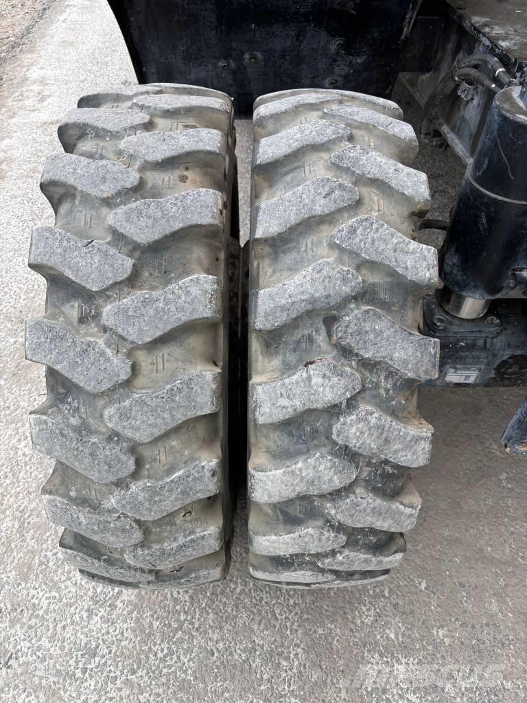 Hitachi ZX 140 W-5B Gumikerekes kotrók