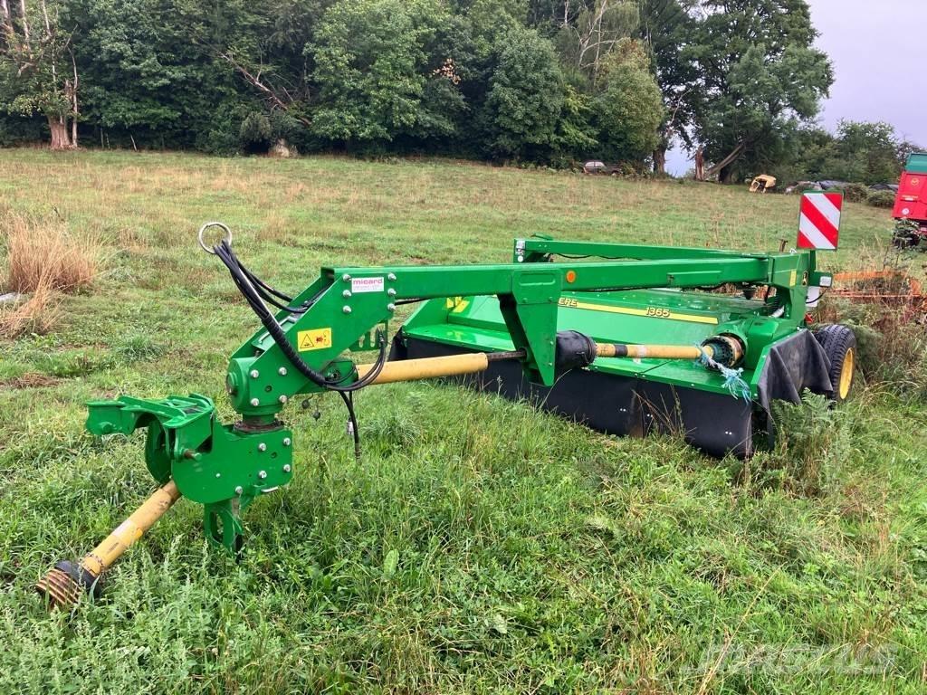 John Deere 1365 Vontatott pázsitnyírók