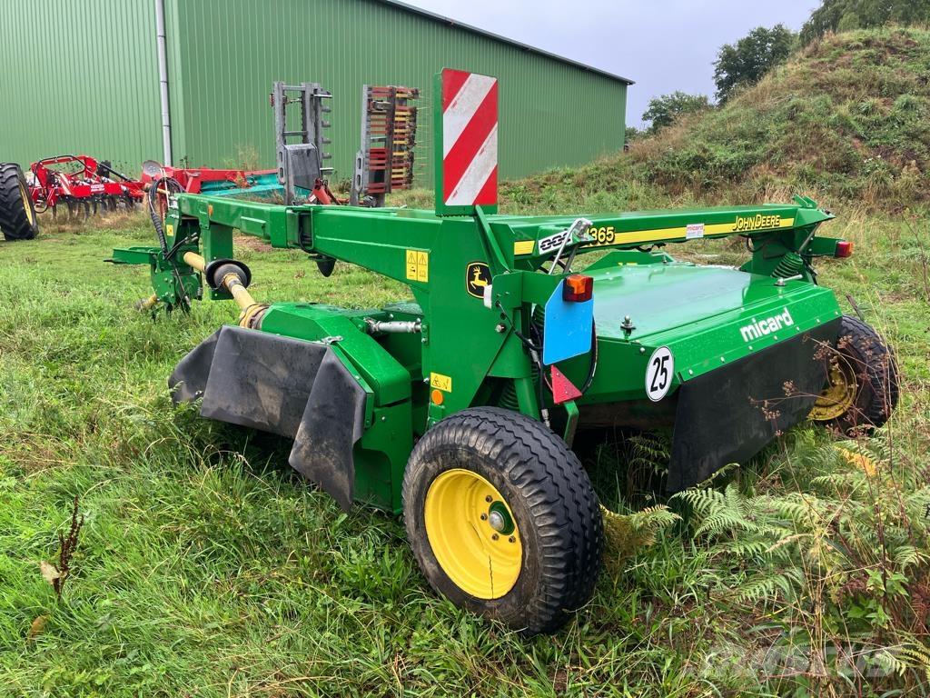 John Deere 1365 Vontatott pázsitnyírók