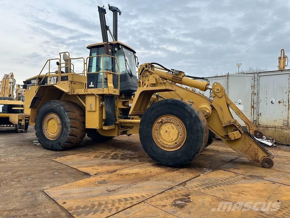 CAT 988 G Gumikerekes homlokrakodók