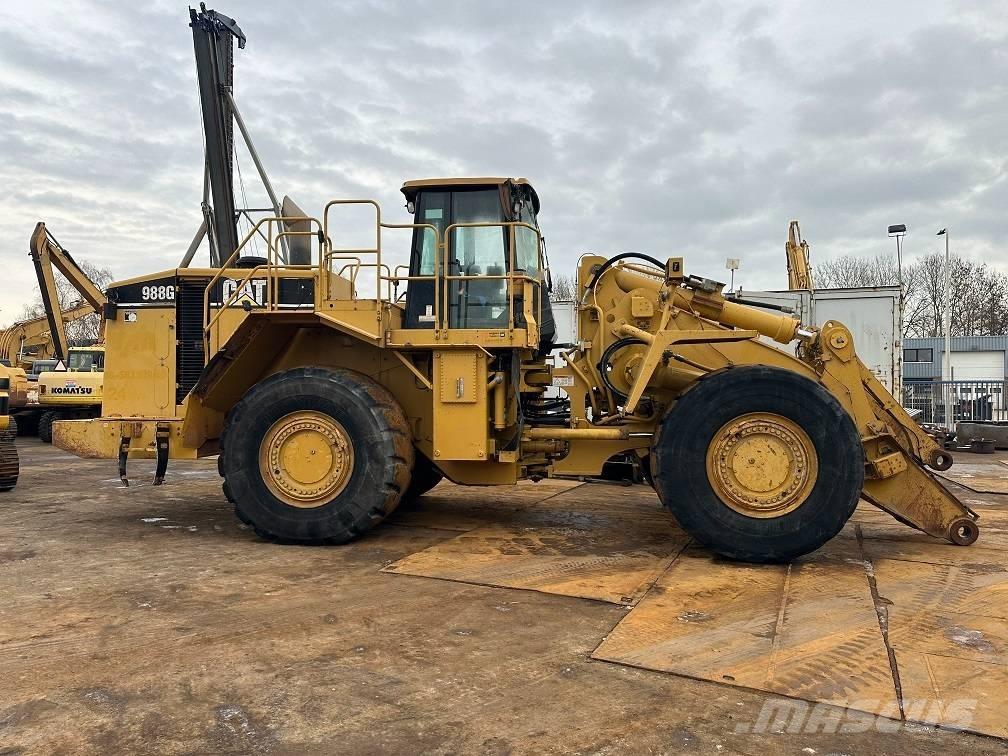 CAT 988 G Gumikerekes homlokrakodók