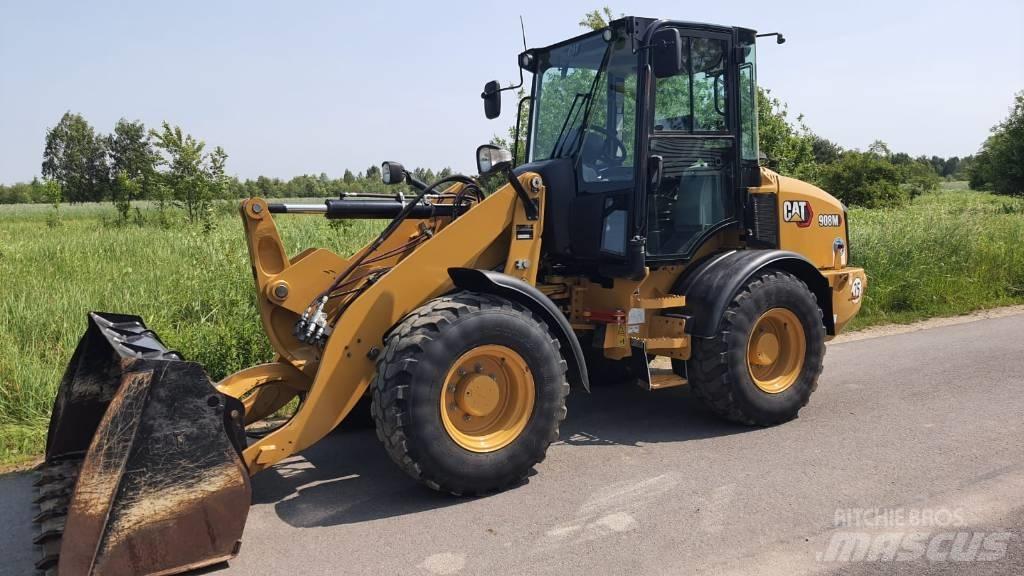 CAT 908M Gumikerekes homlokrakodók