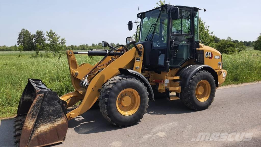 CAT 908M Gumikerekes homlokrakodók