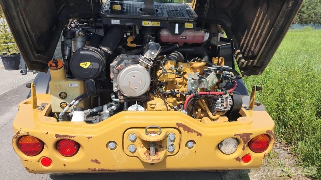 CAT 908M Gumikerekes homlokrakodók