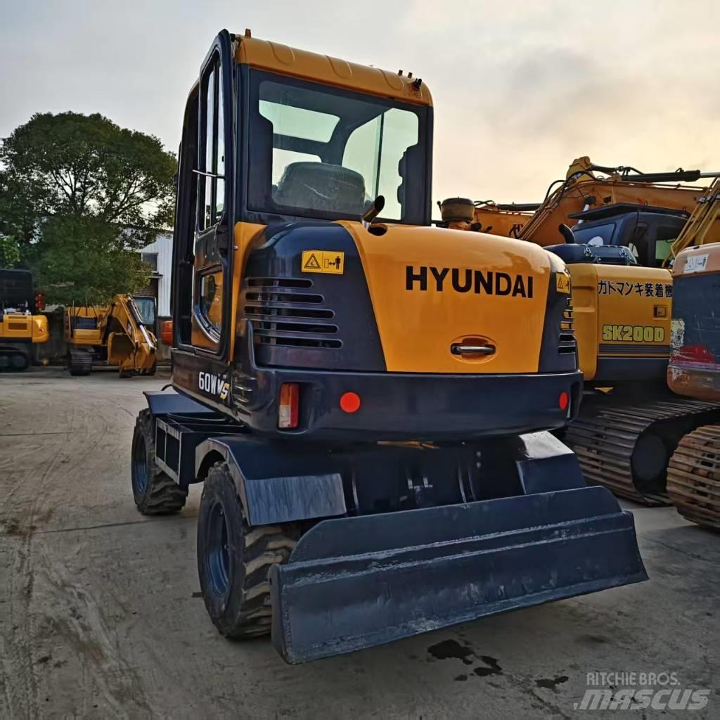 Hyundai 60W-9 Gumikerekes kotrók