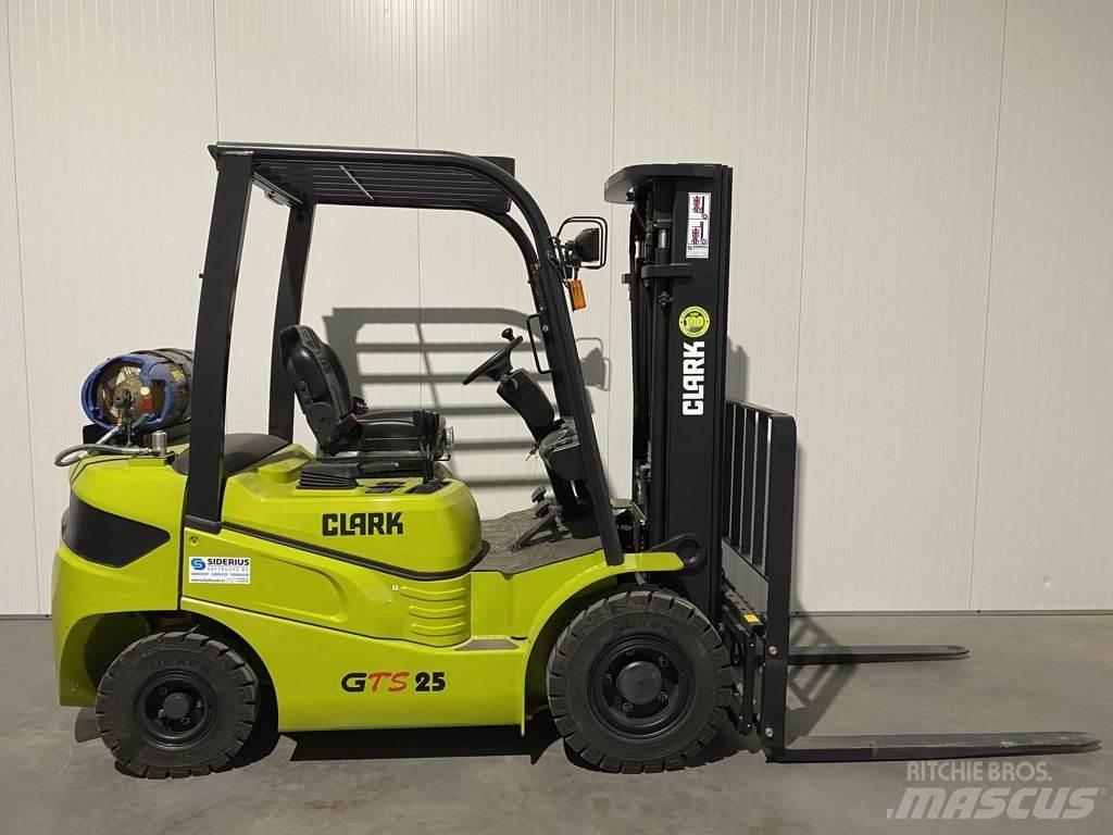 Clark GTS25 Gázüzemű targoncák