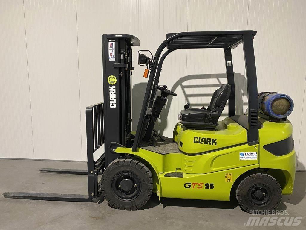 Clark GTS25 Gázüzemű targoncák