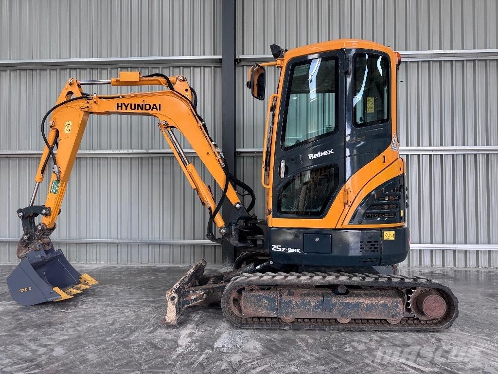 Hyundai R25Z-9 AK Mini kotrók < 7t