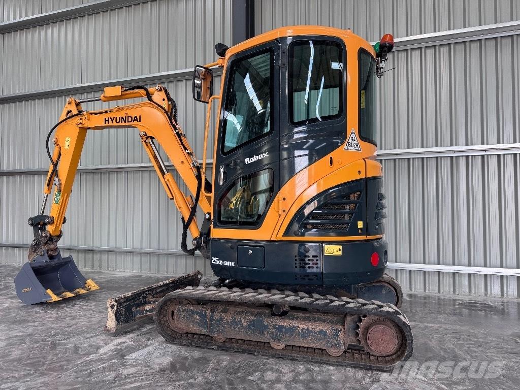 Hyundai R25Z-9 AK Mini kotrók < 7t