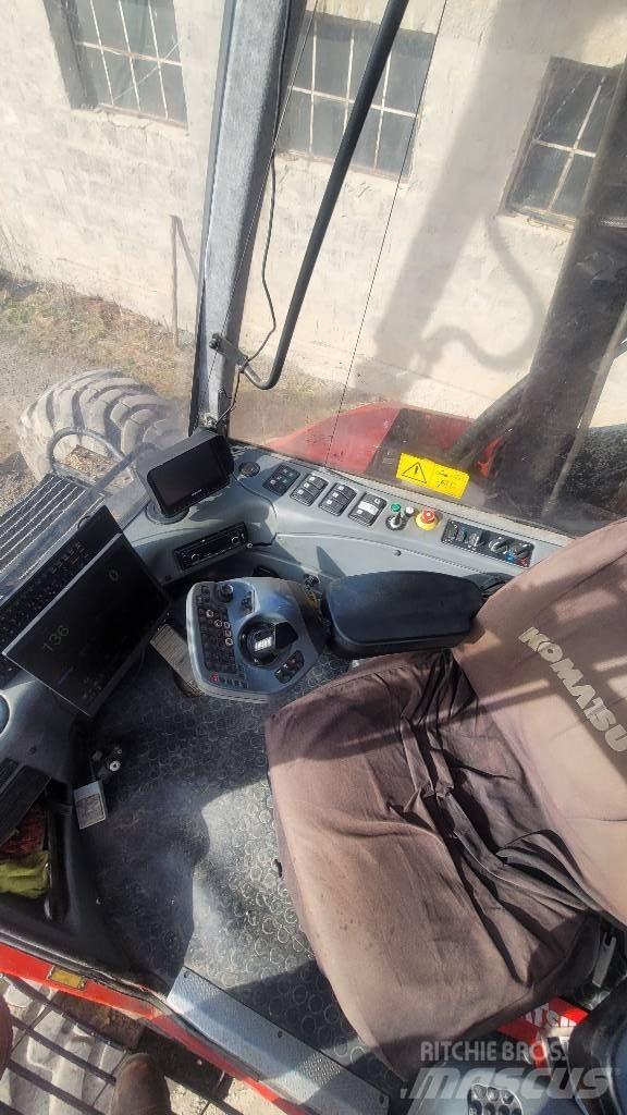 Komatsu 941.1 Betakarítók