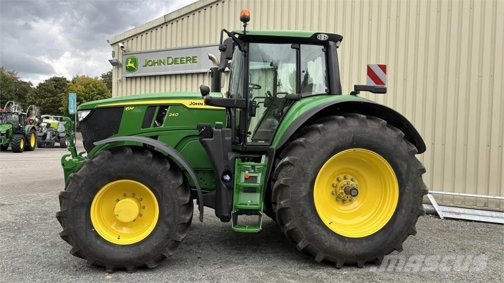 John Deere 6M240 Traktorok