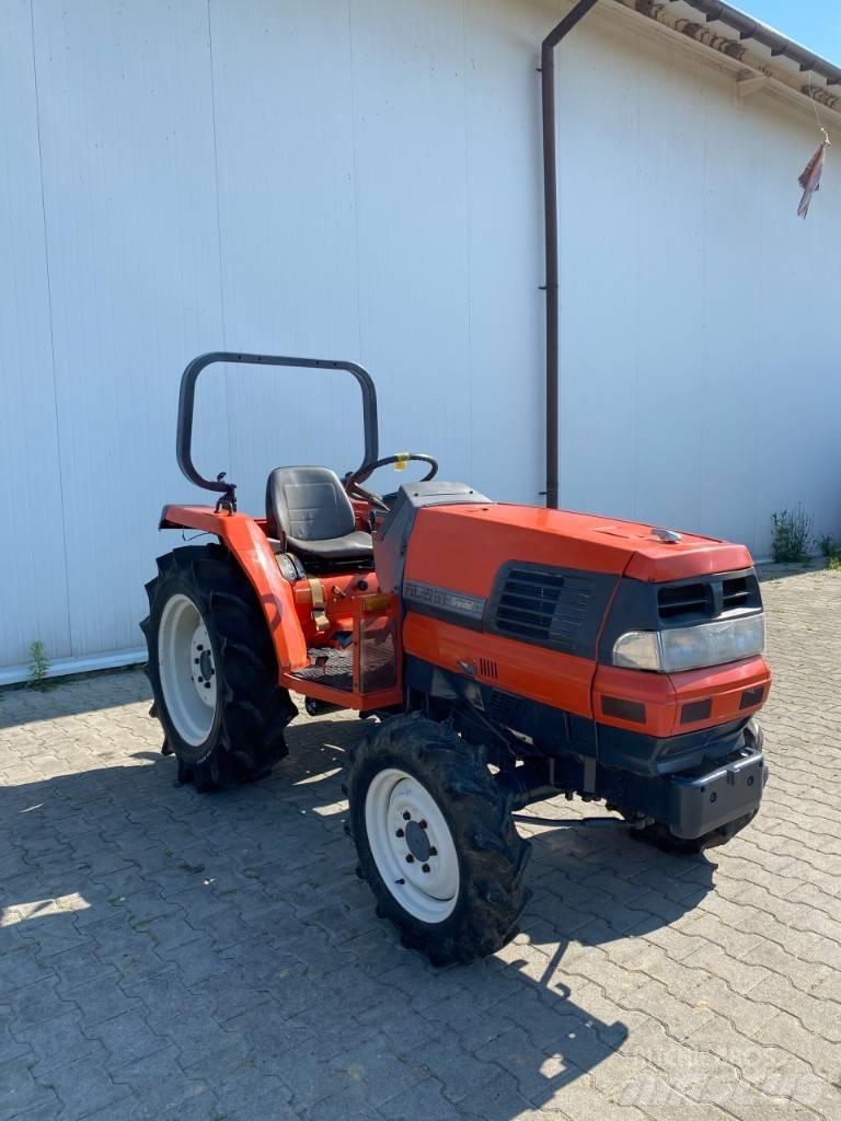 Kubota GL260 Kompakt traktorok